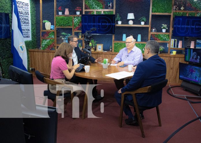 Foto: Entrevista en Estudio TN8 con el titular del MIFIC Nicaragua