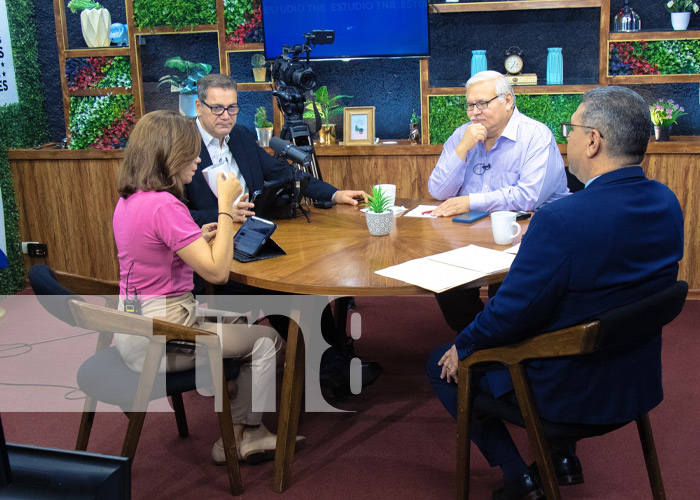Foto: Entrevista en Estudio TN8 con el titular del MIFIC Nicaragua