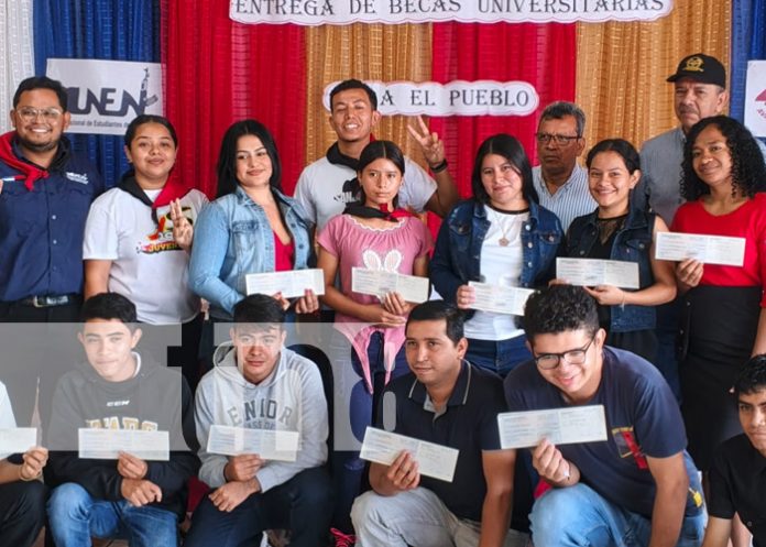 Foto: Entrega de becas a universitarios en Ocotal, Nueva Segovia / TN8 Foto: Entrega de becas a universitarios en Ocotal, Nueva Segovia / TN8