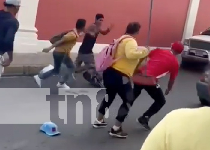 Foto: Pleito en una calle de Granada / TN8