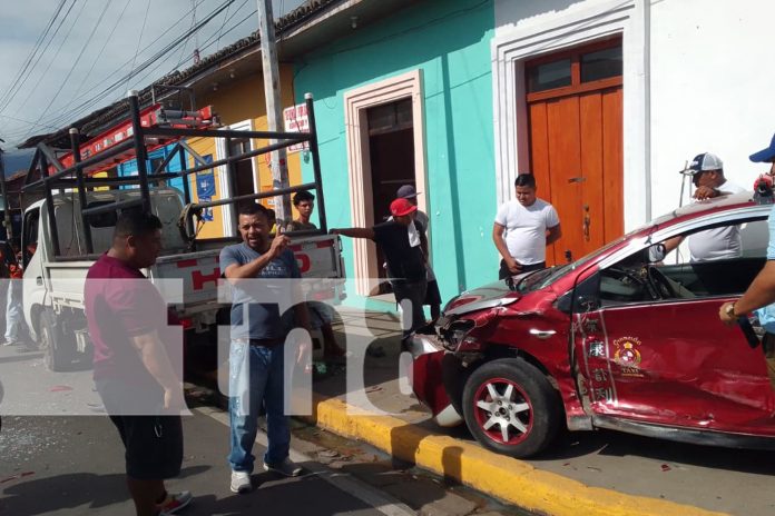 Foto: Falla mecánica provoca colisión en Granada /TN8