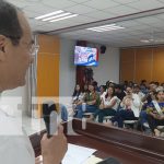 UNITEC recuerda a héroes nacionales con charla sobre San Jacinto e independencia Foto: Charla con estudiantes de UNITEC / TN8