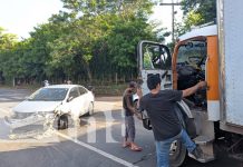 La «trompa» del Yaris desbaratada: Fuerte accidente en la Crtra. Masaya – Granada Foto: Fuerte choque en la Carretera Masaya - Granada / TN8