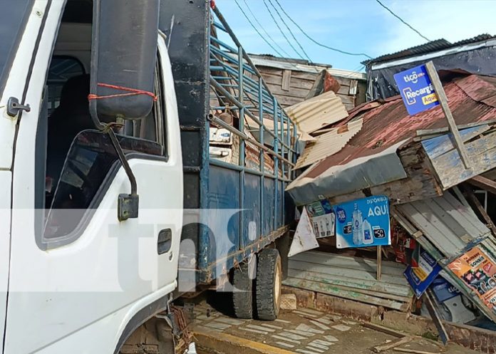 Foto: Accidente con camión dentro de una vivienda en Bluefields / TN8 Foto: Accidente con camión dentro de una vivienda en Bluefields / TN8