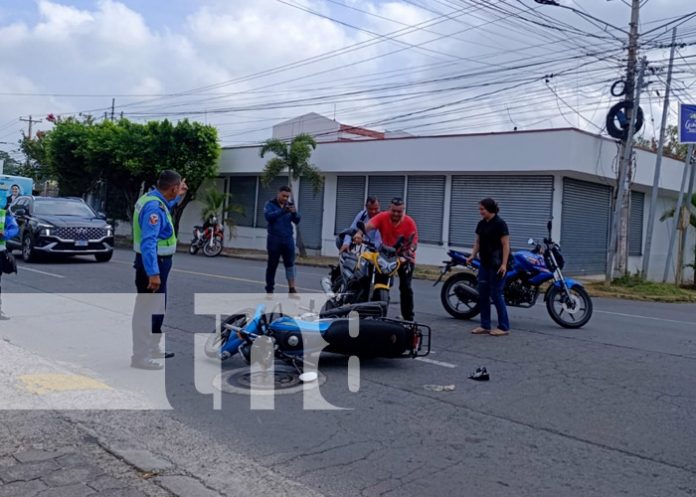 Foto: Choque entre motos en Villa Fontana, Managua / TN8 Foto: Choque entre motos en Villa Fontana, Managua / TN8