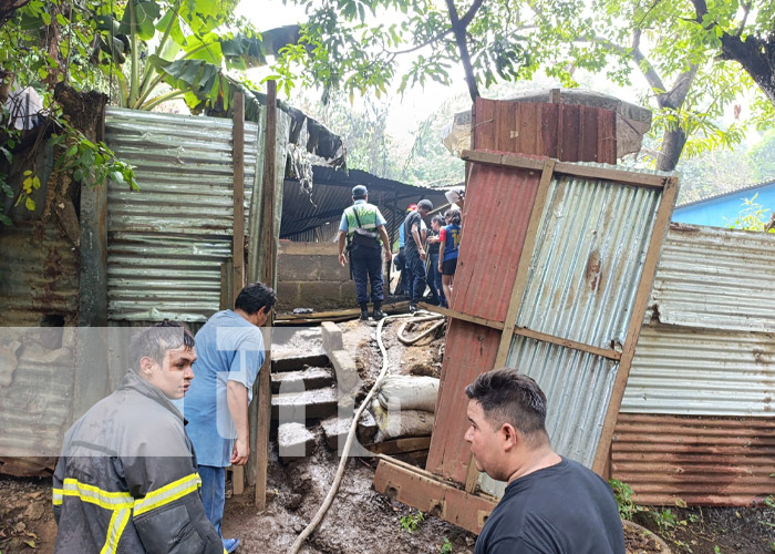 Foto: Incendio en una vivienda del barrio Laurel, en Managua / TN8