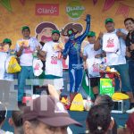 Crónica TN8 llegó al Huembes a buscar al más «Arturo» del Nica Más Gallopintero Foto: El Nica Más Gallopintero con Crónica TN8