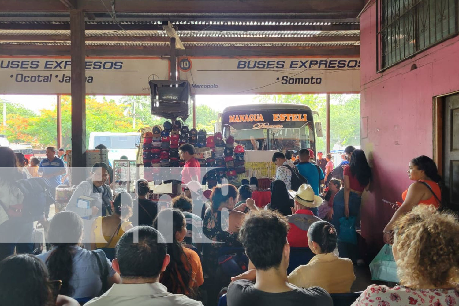 Foto: Familias abarrotan terminales en Managua durante la Semana Patria/ TN8