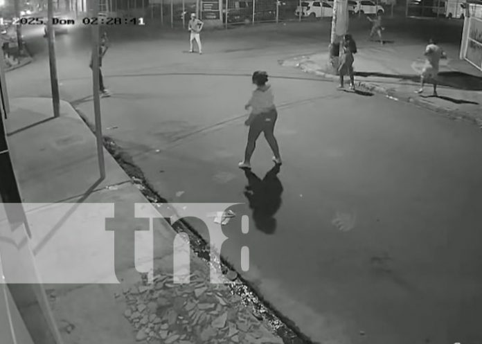 Foto: Ataque a pedradas en una calle de Chinandega / TN8 Foto: Ataque a pedradas en una calle de Chinandega / TN8