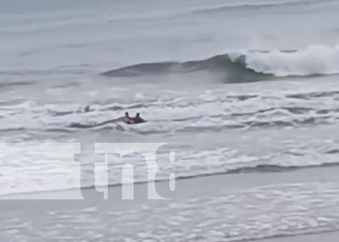 Foto: Rescatan a bañistas en Playa Maderas, San Juan del Sur, en Rivas / TN8