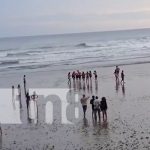 Heroicos surfistas rescatan a cuatro bañistas en Playa Maderas, San Juan del Sur Foto: Rescatan a bañistas en Playa Maderas, San Juan del Sur, en Rivas / TN8