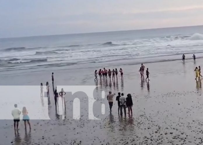 Foto: Rescatan a bañistas en Playa Maderas, San Juan del Sur, en Rivas / TN8 Foto: Rescatan a bañistas en Playa Maderas, San Juan del Sur, en Rivas / TN8