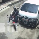 Vecinos auxilian a joven tras accidente en Managua; casco salva su vida Foto: Fuerte accidente en Managua / TN8