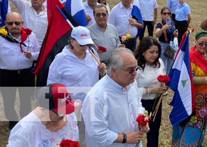 Foto: Ofrenda a héroes de San Jacinto / TN8 Foto: Ofrenda a héroes de San Jacinto / TN8