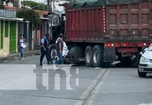 Foto: Accidente con motorizado y volquete en Linda Vista, Managua / TN8