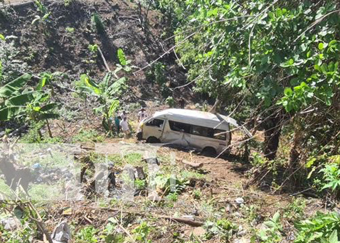 Foto: Fuerte accidente con microbús en La Concepción, Masaya / TN8