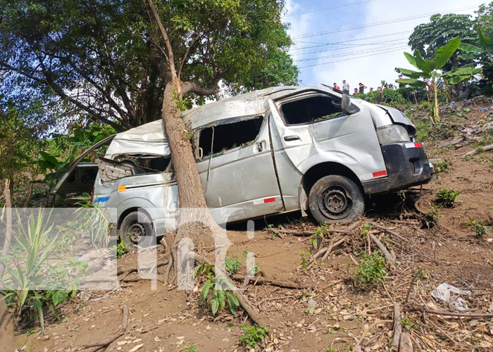 Foto: Fuerte accidente con microbús en La Concepción, Masaya / TN8