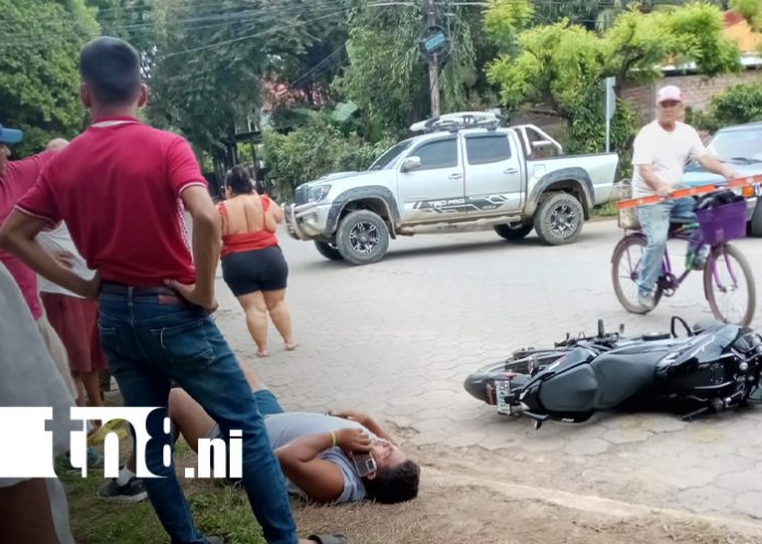 Foto: Motociclista lesionado y daños materiales en Rivas/TN8 Foto: Motociclista lesionado y daños materiales en Rivas/TN8