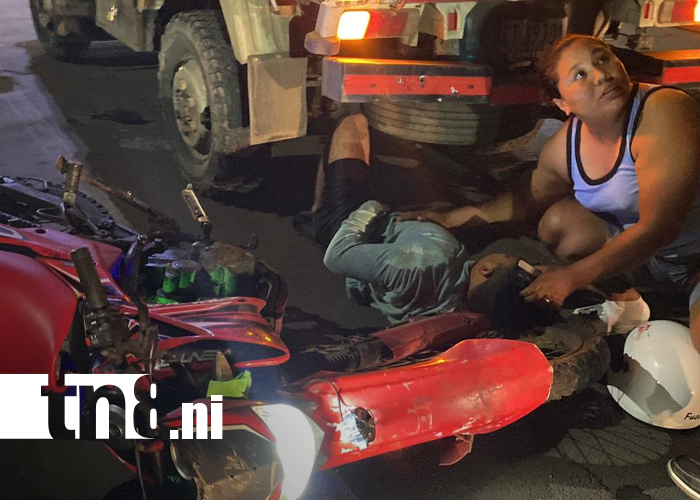 Foto: Motociclista pierde el control y atropella a una mujer en Juigalpa/TN8