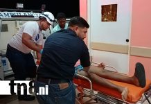 Adolescente cae de un muro y queda con varilla incrustada en la pierna en Bluefields Foto: Adolescente cae de un muro y queda con varilla incrustada en la pierna en Bluefields/TN8