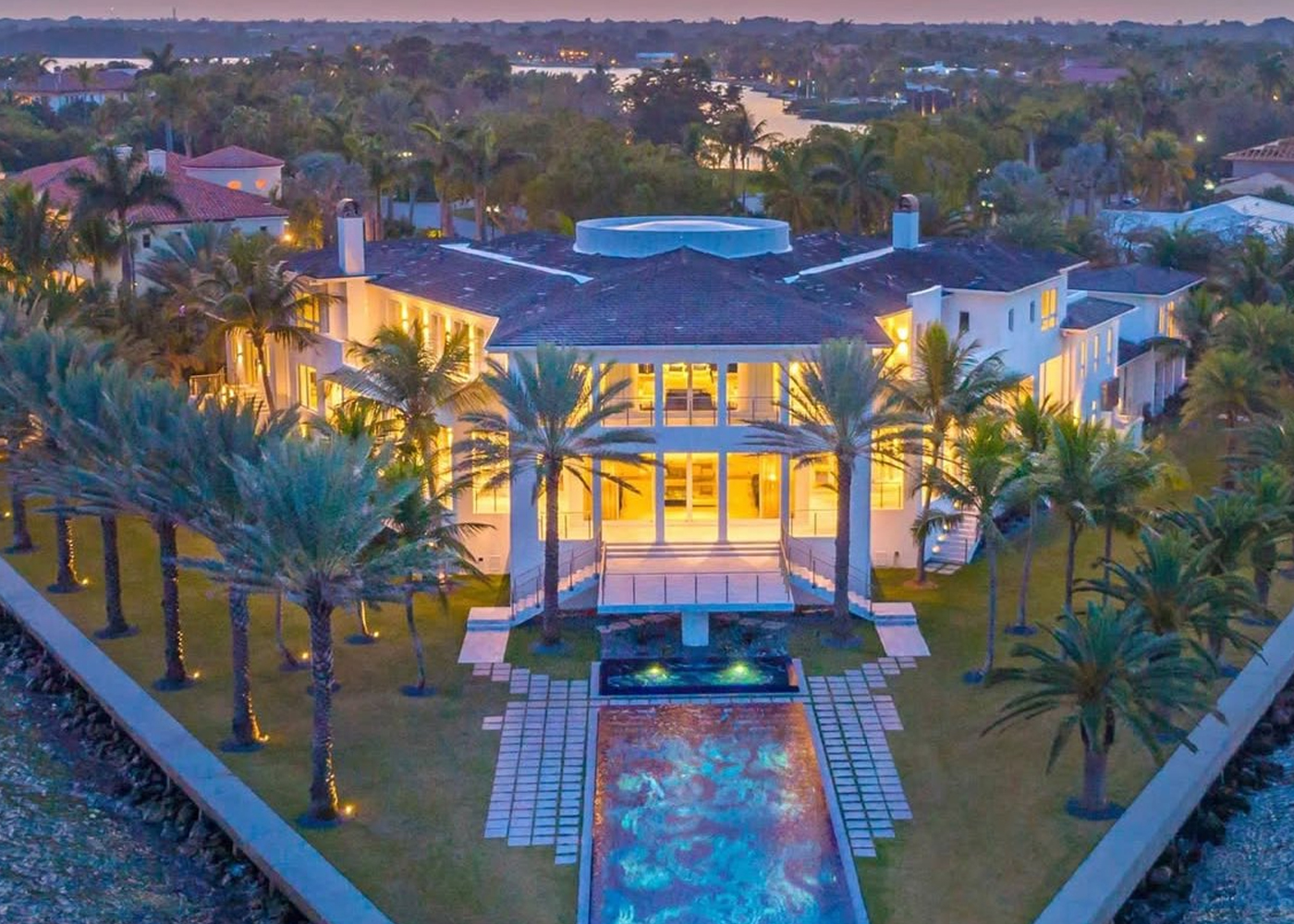 Foto:The Weeknd a un paso de su nueva lujosa mansión/Cortesía