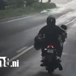 Indignación en redes: motociclista ebrio conduce con un niño en Chinandega Foto: Indignación en redes: motociclista ebrio conduce con un niño en Chinandega / TN8.ni