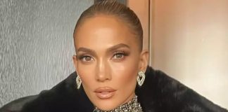 Foto: El polémico collar de Jennifer Lopez /cortesía