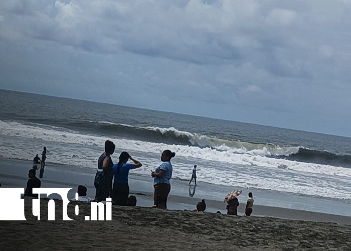 Foto: Recuperar el cuerpo del joven que murió arrastrado por la corriente en Paso Caballo /TN8