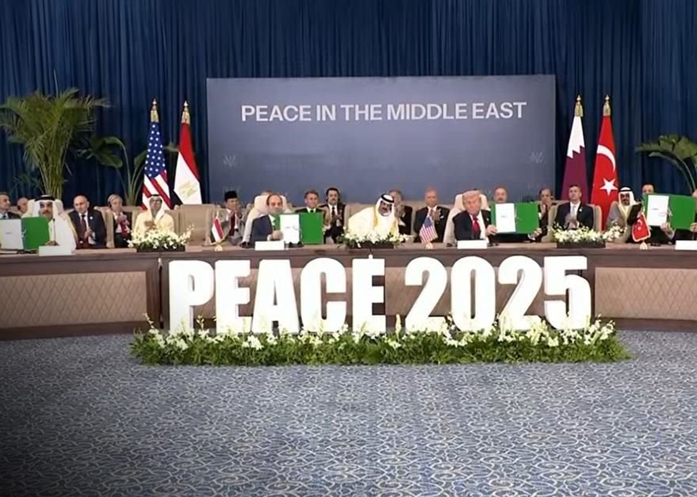 Foto: Líderes mundiales firman el acuerdo de paz de Gaza /Cortesía