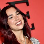 ¡Dua Lipa lo logró! La estrella aprueba su examen de español y enamora a sus fans Foto: Dua Lipa sorprende al mundo con su dominio del español/Cortesía