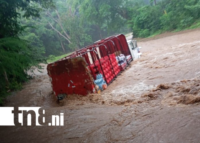 1 Foto: Tremendo susto: camión repartidor arrastrado por río en San Juan del Sur, Rivas /TN8