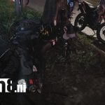 Motociclistas lesionados tras chocar con taxi cerca del Parque de la Familia en Estelí Foto: Motociclistas lesionados tras chocar con taxi cerca del Parque de la Familia en Estelí/TN8