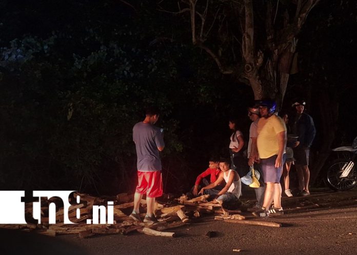 1 Foto: Cisterna se precipita a un cauce en Masatepe; tres personas resultan lesionadas/TN8