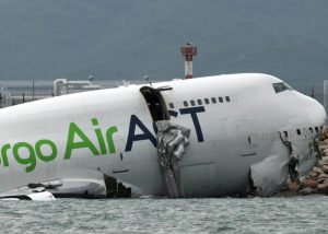 Foto: Investigan causas del accidente de avión en Hong Kong/Cortesía