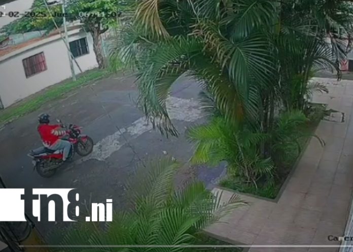 Foto: Motociclista armado roba en Managua/TN8