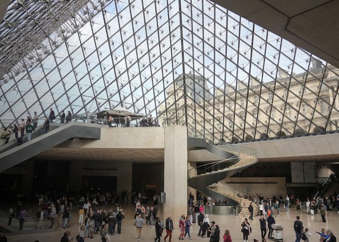 Foto: Shock por robo en el Louvre /cortesía Foto: Shock por robo en el Louvre /cortesía