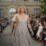 Laura Dern debuta como modelo a sus 58 años en Paris Fashion Week 2025 Foto: Laura Dern en Paris Fashion Week 2025 /cortesía