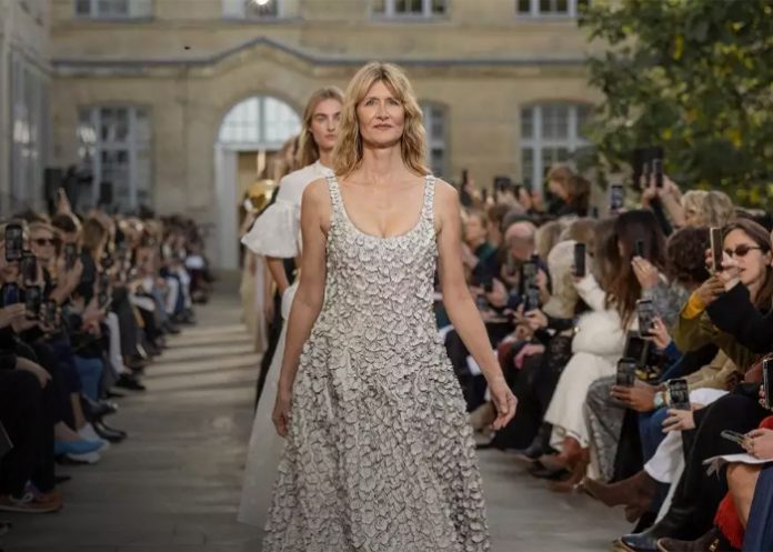 Foto: Laura Dern en Paris Fashion Week 2025 /cortesía Foto: Laura Dern en Paris Fashion Week 2025 /cortesía