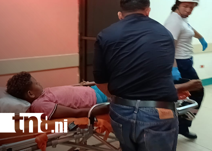 Foto: Adolescente cae de un muro y queda con varilla incrustada en la pierna en Bluefields/TN8
