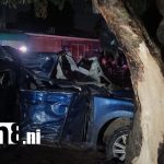 Dos personas fallecidas y un vehículo destruido dejó un fuerte accidente en Managua Foto: Dos personas fallecidas y un vehículo destruido dejó un fuerte accidente en Managua/TN8