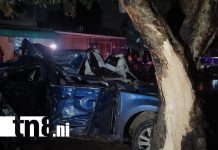 Dos personas fallecidas y un vehículo destruido dejó un fuerte accidente en Managua Foto: Dos personas fallecidas y un vehículo destruido dejó un fuerte accidente en Managua/TN8