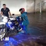 Alerta en Boaco tras incidente con motociclista arrastrado por agua Foto:Alerta en Boaco tras incidente con motociclista arrastrado por agua/TN8