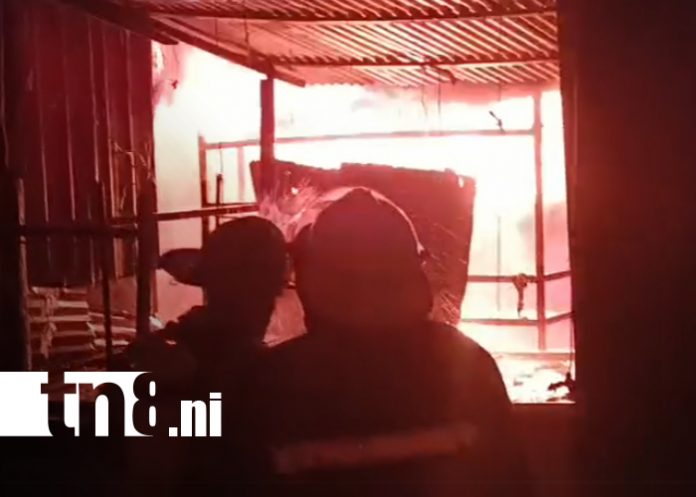 Foto: Fuerte incendio en el Mercado Oriental/TN8