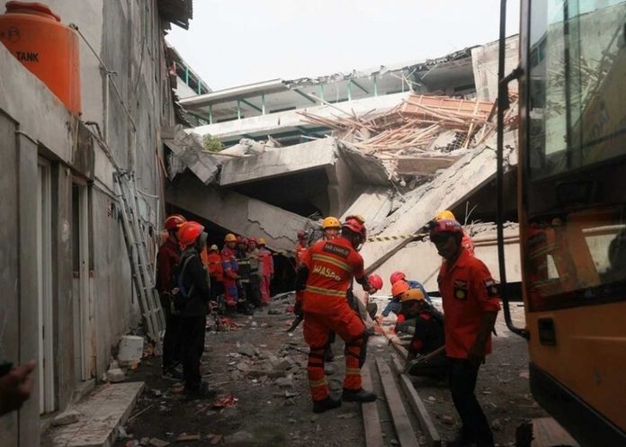 Foto: Fatal derrumbe en sala de oración en Indonesia /Cortesía Foto: Fatal derrumbe en sala de oración en Indonesia /Cortesía
