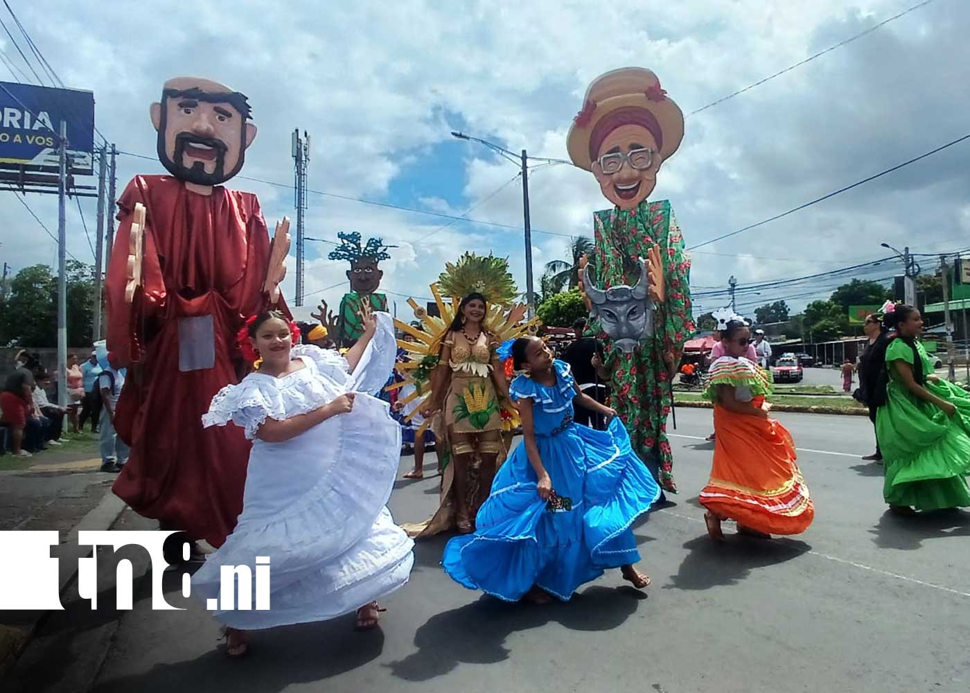 Foto: Colorido desfile cultural recorre Managua / TN8