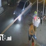 Mujer es baleada frente a su casa mientras vendía comida en El Riguero (VIDEO) Foto: Terror en El Riguero: mujer herida mientras protegía a su hijo/TN8