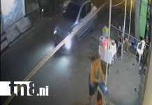 Mujer es baleada frente a su casa mientras vendía comida en El Riguero (VIDEO) Foto: Terror en El Riguero: mujer herida mientras protegía a su hijo/TN8