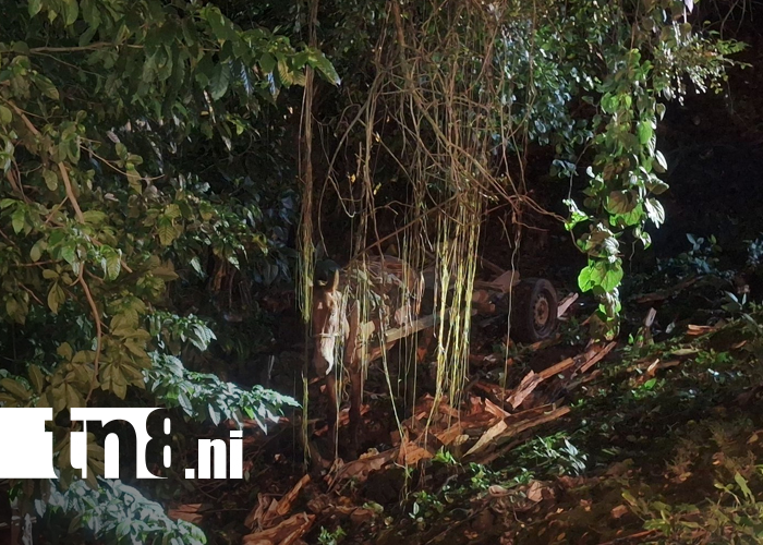 Foto: Cisterna se precipita a un cauce en Masatepe; tres personas resultan lesionadas/TN8