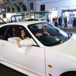 Rosalía fuma al volante y vuela por Madrid mientras presenta su disco Foto: El show sorpresa de Rosalía termina en investigación/Cortesía