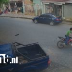 Imprudente giro provoca colisión entre camioneta y motocicleta en Jalapa, Nueva Segovia Foto: Giro indebido provoca accidente en Jalapa, Nueva Segovia/TN8